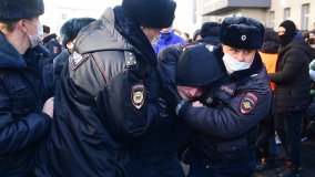 Manifestazioni in tutta la Russia per Navalnyj: arresti e minacce