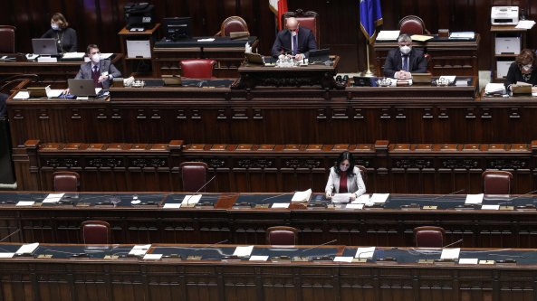 Crisi di governo, Conte al rush finale con il voto di fiducia. Caccia ai voti: i numeri alla Camera e al Senato