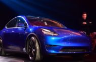 Inarrestabile Tesla, tutti pazzi per il nuovo crossover