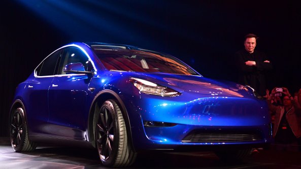 Inarrestabile Tesla, tutti pazzi per il nuovo crossover