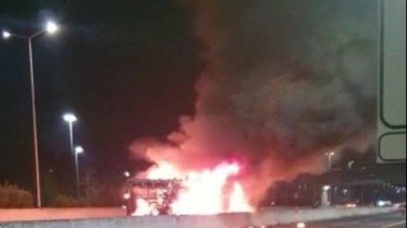 Roma, a Primavalle il primo flambus del 2021: è una vettura della linea 916. Nessun ferito