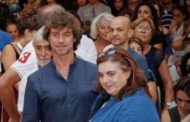 Alberto Angela ringrazia Enza, la libraia guarita dal covid che regala volumi a medici e infermieri