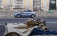 Si dà fuoco con la benzina vicino alla stazione Centrale di Milano: ricoverato in gravi condizioni