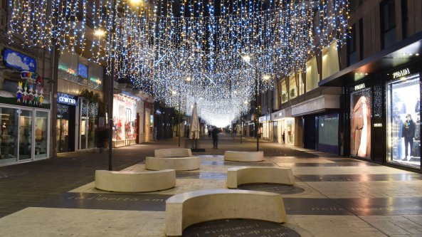 Bari, le luci di Natale restano accese: è il piano del Comune per rianimare i saldi ai tempi del Covid