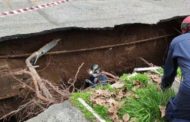 Roma, maltempo, arrivano gli speleologi per le buche stradali