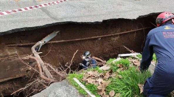 Roma, maltempo, arrivano gli speleologi per le buche stradali