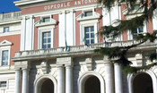 Andare a buttare l'immondizia e ritrovarsi con un proiettile in testa