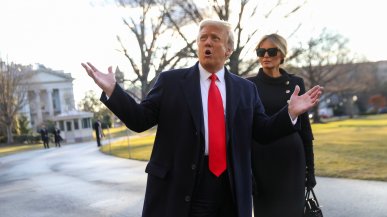 Trump vuole tornare su Facebook: una supergiuria potrebbe dargli il via libera