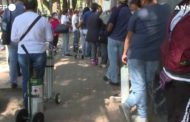A Città del Messico i parenti dei malati in fila per ore per l'ossigeno