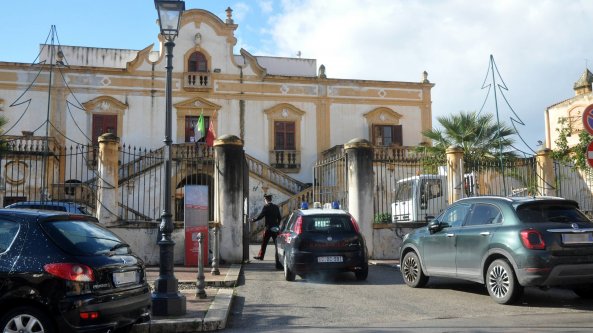 Palermo, cade in una buca. I giudici: 