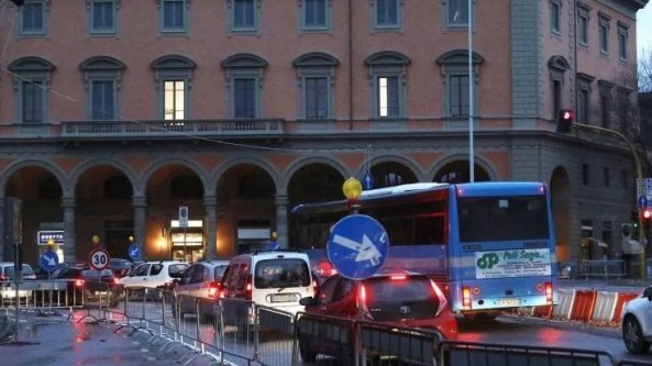 Tramvia, rischio caos cantieri sui viali a Firenze. I lavori del tubone s’intrecciano col tram