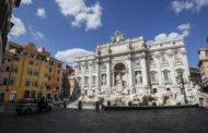 Maxi multe per chi sporca le strade,  gettare le mascherine a Roma costa 500 euro