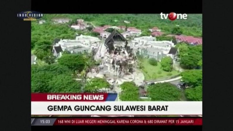 Macerie in strada e palazzi distrutti:  le immagini dal drone