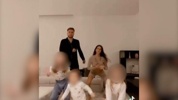 Immobile balla con la famiglia: 