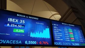 Borse europee in cauto rialzo. Il voto al Senato non accende lo spread