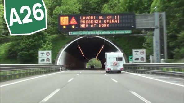 Incidente sulla A26, lievemente ferito un operaio che lavora in cantiere