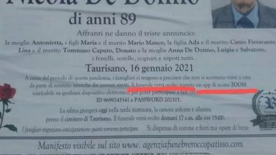Lecce, la famiglia del defunto non vuole visite e scrive sul manifesto: 