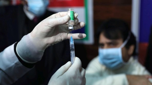 Vaccina la moglie con una fiala destinata ai sanitari: infermiere di Voghera sottoposto a procedimento disciplinare