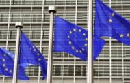 Vaccini anti-Covid, AstraZeneca rifiuta l'incontro con la Ue