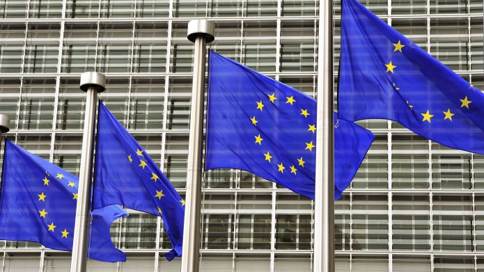 Vaccini anti-Covid, AstraZeneca rifiuta l'incontro con la Ue
