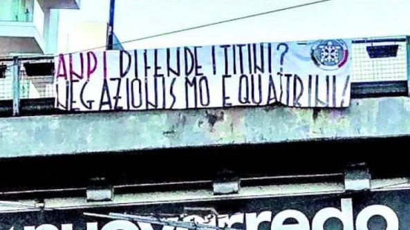 Striscione contro i partigiani, 3 esponenti di CasaPound accusati di 