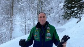 Giulio Gallera, la ciaspolata nella neve dell'ex assessore mentre la Lombardia litiga con Roma: 