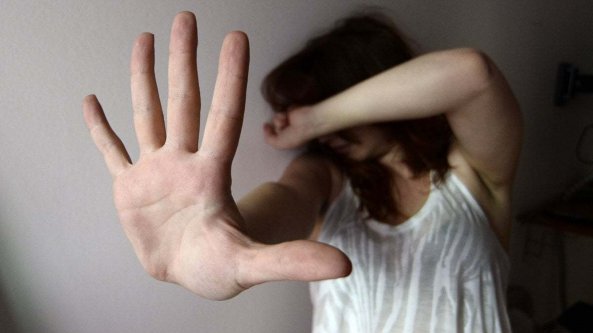 Aggredisce la ex fidanzata dopo settimane di vessazioni, arrestato dai carabinieri