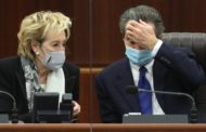 Vaccini in base al Pil, De Luca e de Magistris contro l'assessora Moratti
