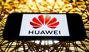 Gli Usa revocano alcune licenze di vendita a Huawei. Pechino: 