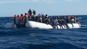 I migranti sbarcati dalla Ocean Viking: 