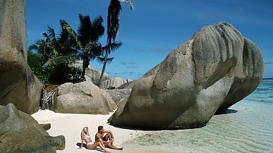 Le Seychelles riaprono ai turisti, purché siano vaccinati contro il Covid