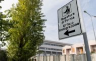 Permessi di soggiorno più veloci dietro pagamento: ai domiciliari agente di polizia a Parma