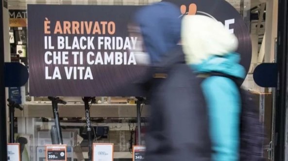 Il Black Friday fa felice solo l'e-commerce. Vendite al dettaglio in calo del 6,9% a novembre