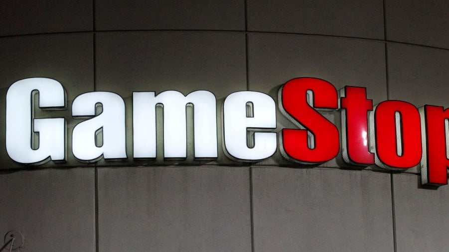 GameStop diventa un caso politico. L'azione torna a correre a Wall Street. La piattaforma Robinhood chiede 1 miliardo alle banche