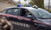 Picchia il bimbo della compagna fino a farlo svenire. Percosse e schiaffi anche alla madre