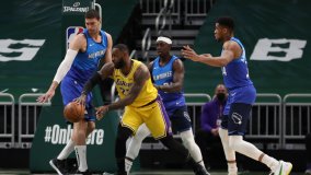 Basket, Nba: LeBron batte Antetokounmpo, Lakers inesorabili in trasferta. Utah vince ancora