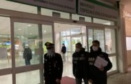 Modena, vaccini ai parenti: sospensione per due medici e un volontario