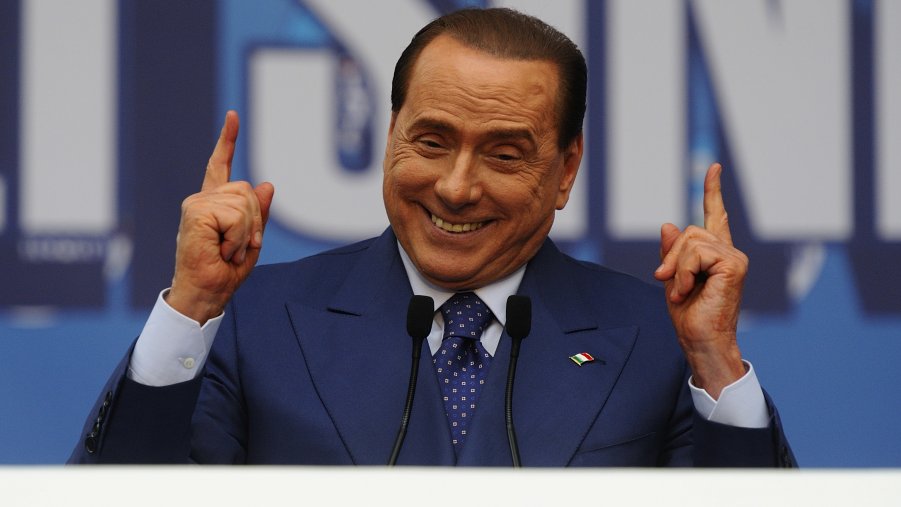 Sivlio Berlusconi dimesso dall'ospedale di Monaco