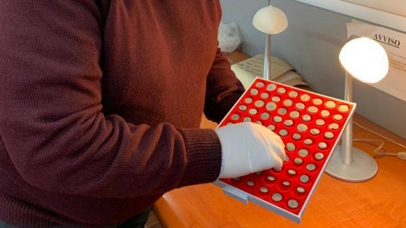Scavi di Paestum, si confessa dal prete e restituisce più di 200 monete antiche