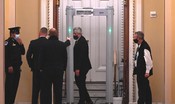 Pelosi fa mettere i metal detector in Aula, proteste dei repubblicani 