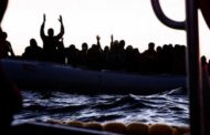 Migranti, neonato di un mese salvato su un gommone con 140 persone
