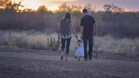 Genitori sull'orlo dell'esaurimento e una notte di sonno non fa guarire