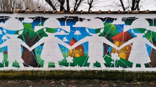 Cosa sognano i bambini ai tempi del Covid, i loro racconti diventano street art nel Milanese