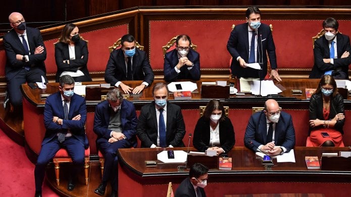 Crisi di governo, da Monti a Casini: ecco i 'volenterosi' dell'ultima ora al Senato. Aiuti in arrivo anche da tre senatori di Forza Italia