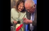 Francia, Jean-Marie Le Pen si sposa in segreto senza invitare le figlie: l'ultima provocazione del patriarca dell'estrema destra