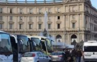Roma, in piazza la protesta dei bus turistici: 