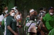 Tifosi folli. Festeggiano il Palmeiras ammassati e senza mascherine