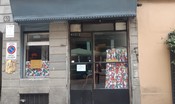Le serrande abbassate per Covid nella Milano dei grattacieli