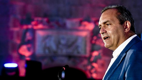 Calabria, elezioni regionali. De Magistris incontra attivisti e associazioni. E promette: 