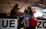 Migranti, salvate 169 persone partite dalla Libia rimaste alla deriva soccorse dalla nave di Open Arms